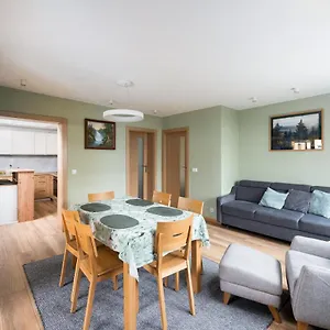 Apartament Apartament Albatros 75m Z Ogródkiem, Warszawa